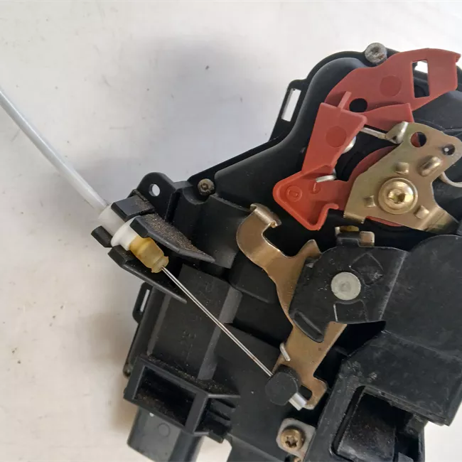 Serratura porta anteriore destra