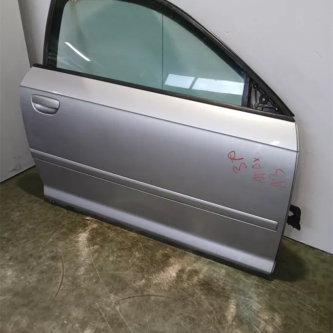 Porta anteriore destra