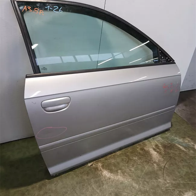 Porta anteriore destra