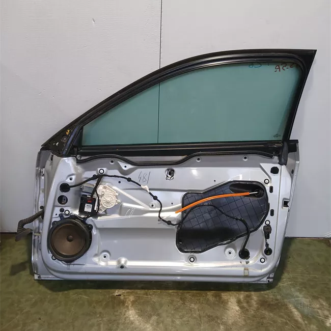 Porta anteriore destra