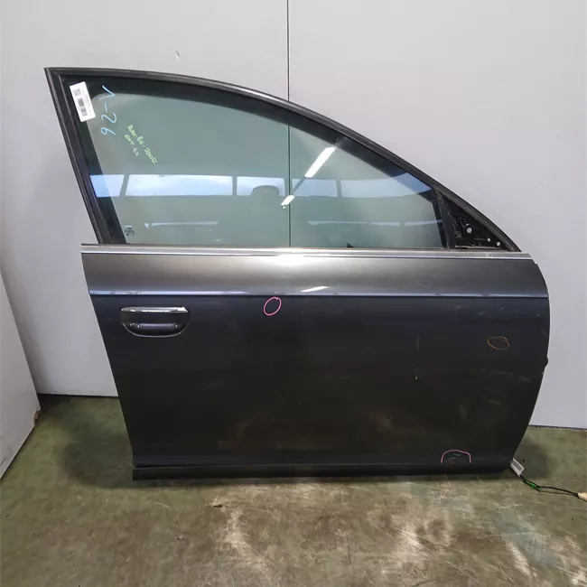 Porta anteriore destra