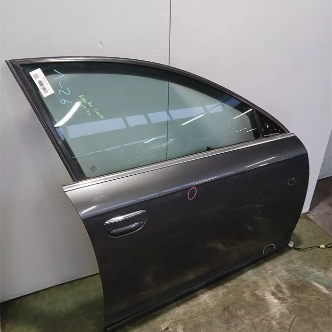 Porta anteriore destra