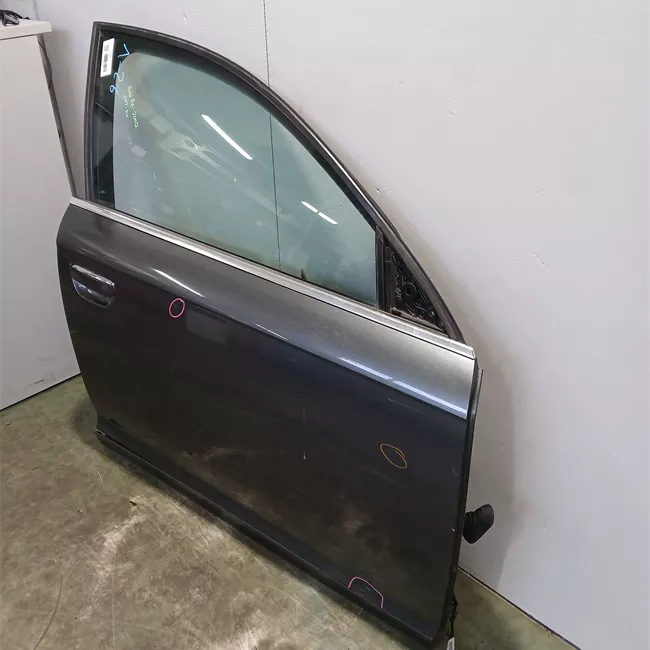 Porta anteriore destra