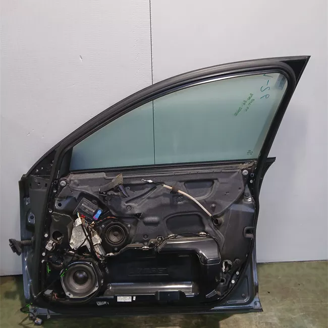 Porta anteriore destra