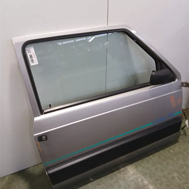 Porta anteriore destra