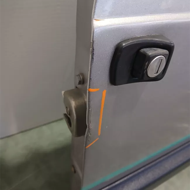 Porta anteriore destra
