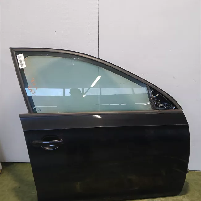 Porta anteriore destra