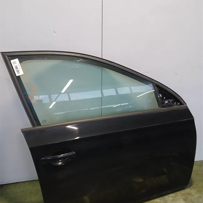 Porta anteriore destra