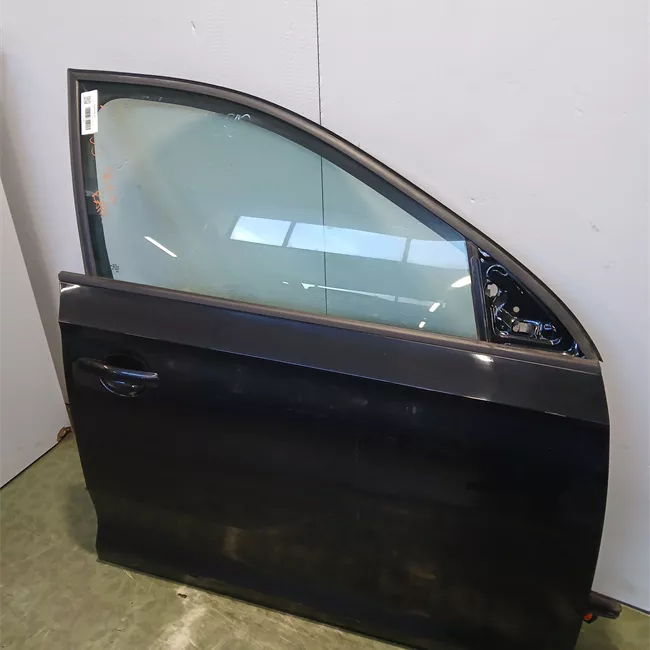 Porta anteriore destra