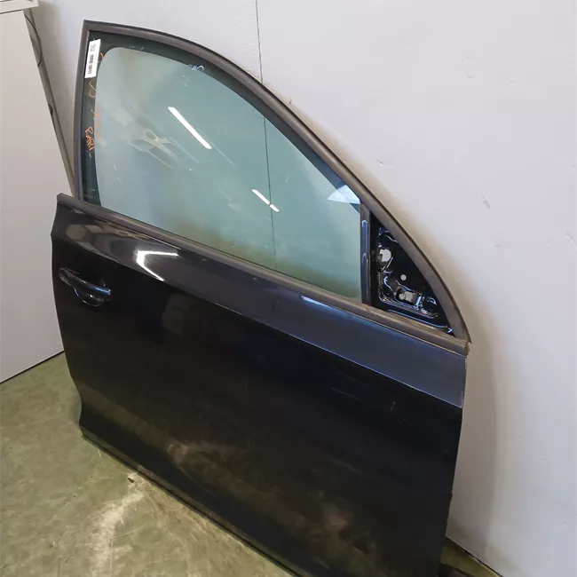 Porta anteriore destra