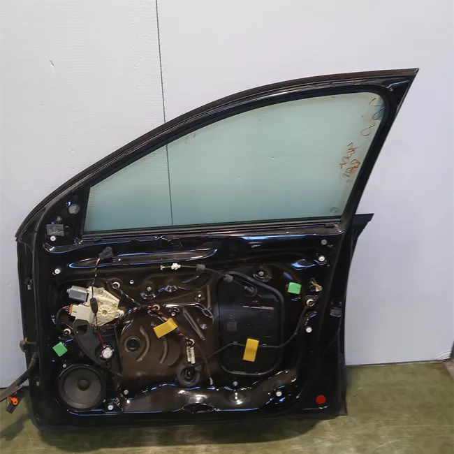 Porta anteriore destra