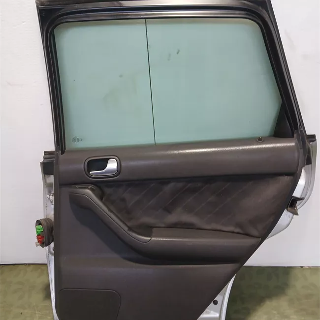 Porta posteriore destra