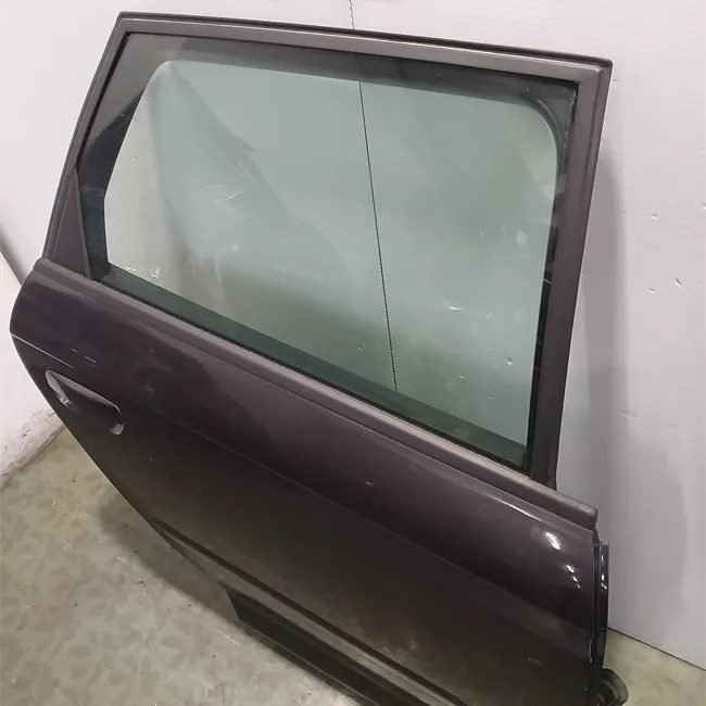 Porta posteriore destra