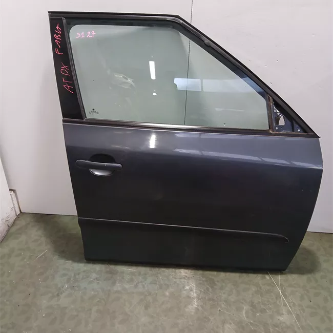 Porta anteriore destra