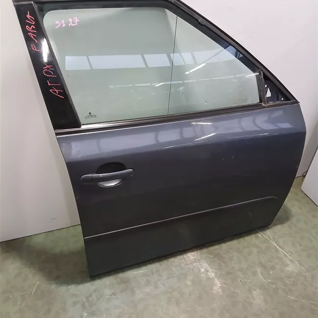 Porta anteriore destra