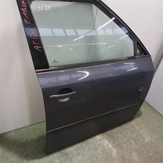 Porta anteriore destra