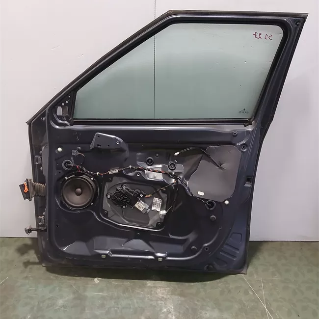 Porta anteriore destra