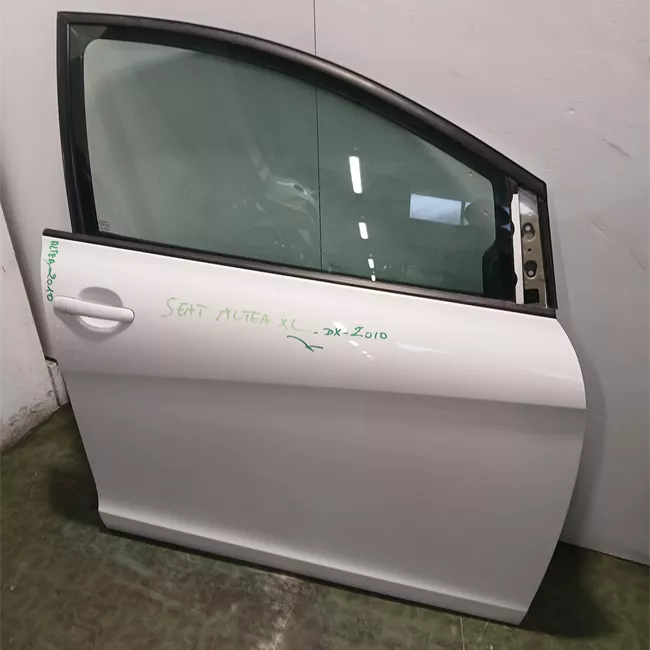 Porta anteriore destra