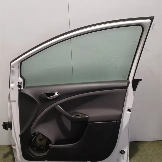 Porta anteriore destra