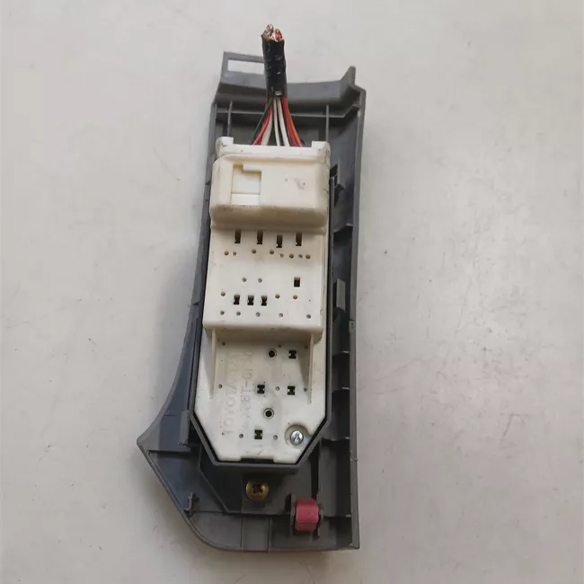 Interruttore alzacristalli porta anteriore