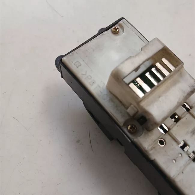 Interruttore alzacristalli porta anteriore