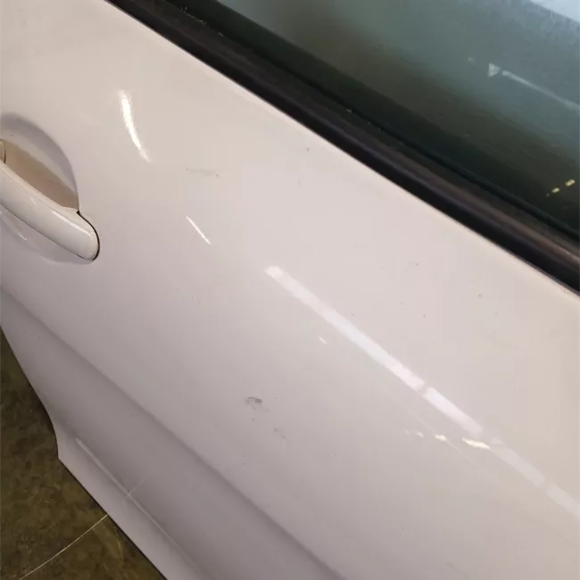 Porta anteriore destra