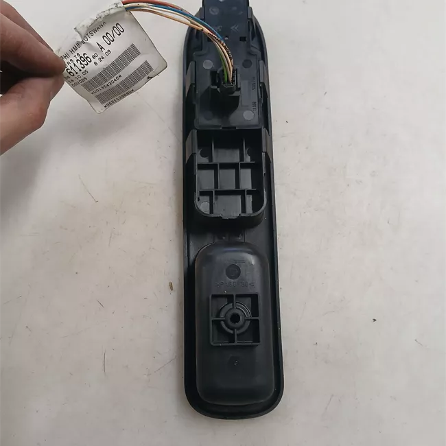 Interruttore alzacristalli porta anteriore