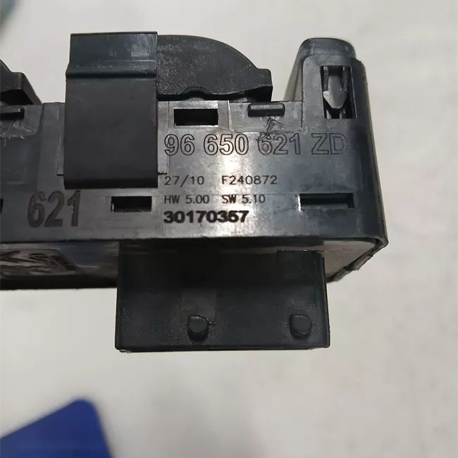 Interruttore alzacristalli porta anteriore