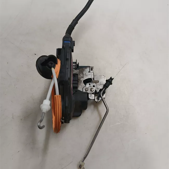 Serratura porta anteriore destra t.8P5A200000<