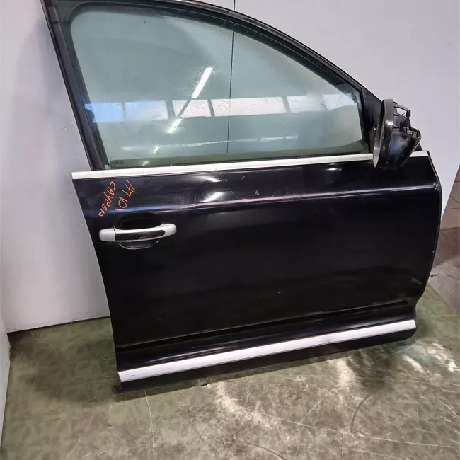 Porta anteriore destra