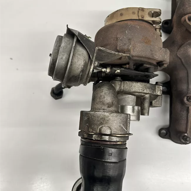 Turbocompressore con collettore scarico