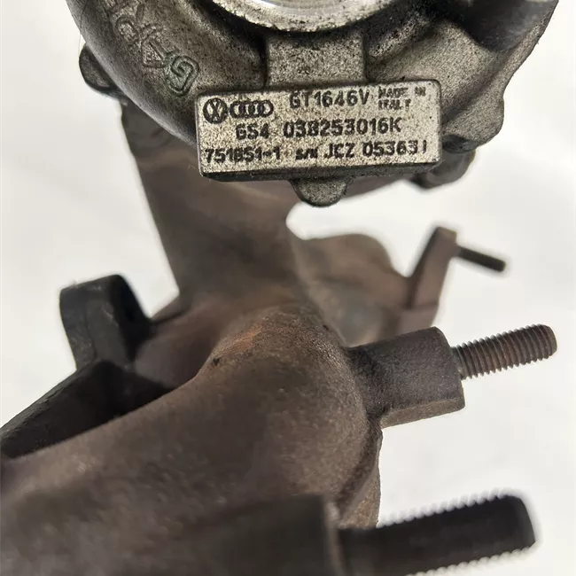 Turbocompressore con collettore scarico