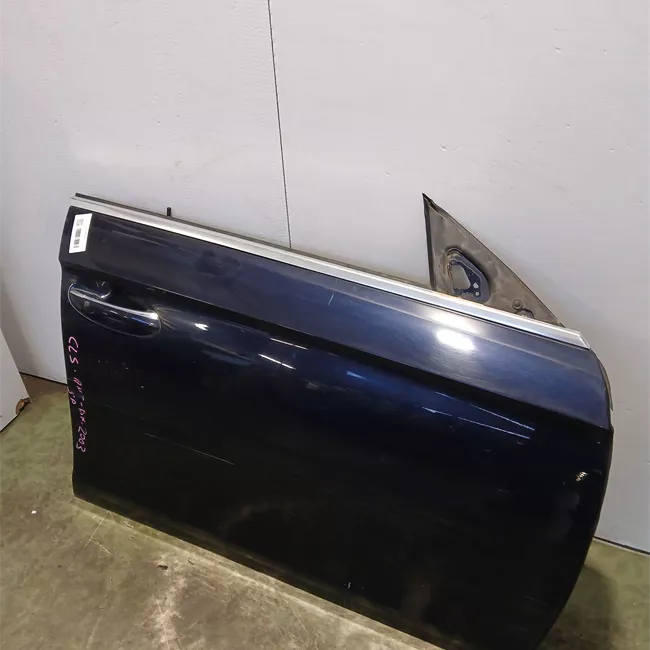 Porta anteriore destra