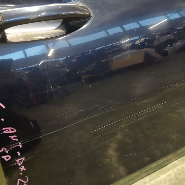 Porta anteriore destra