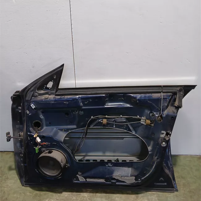 Porta anteriore destra