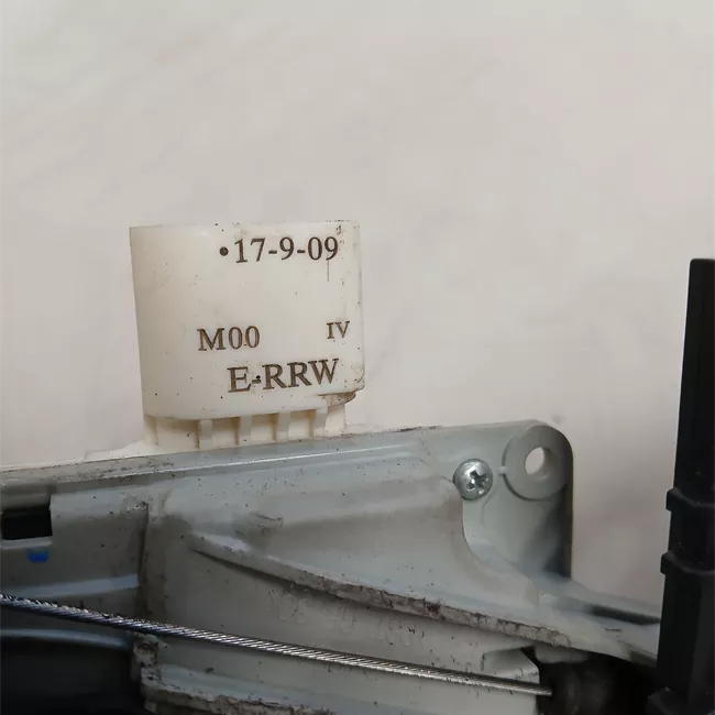 Serratura porta anteriore sinistra