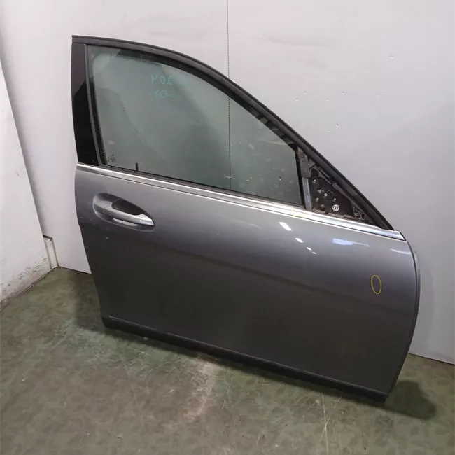 Porta anteriore destra