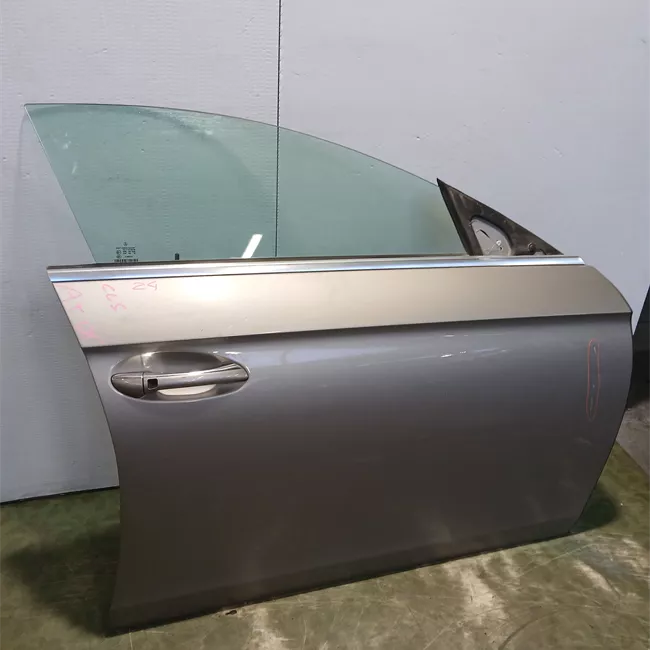 Porta anteriore destra