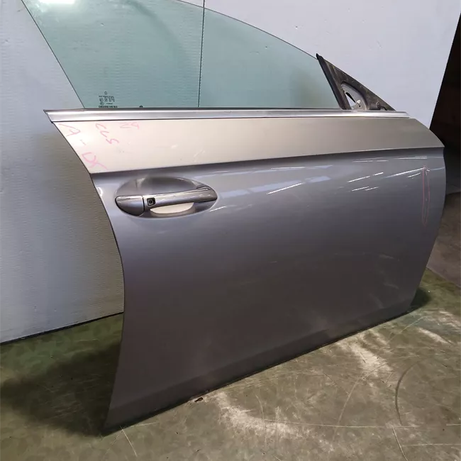 Porta anteriore destra