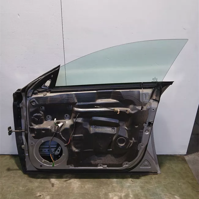 Porta anteriore destra