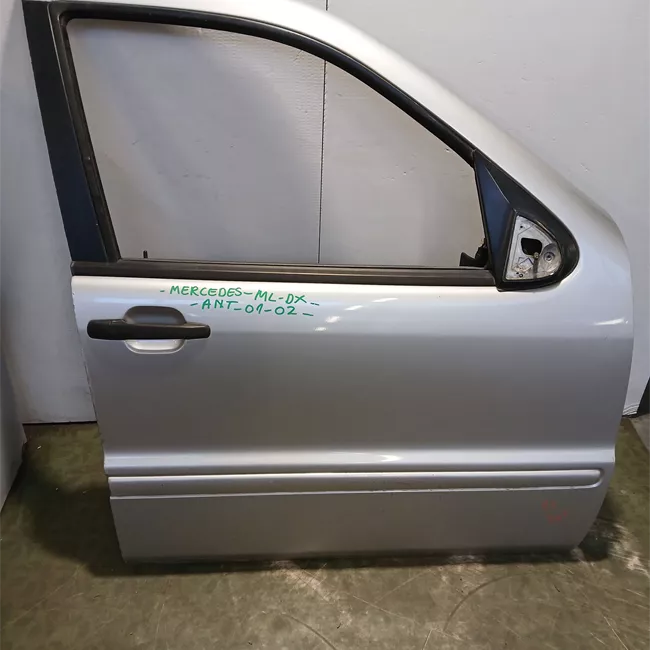 Porta anteriore destra