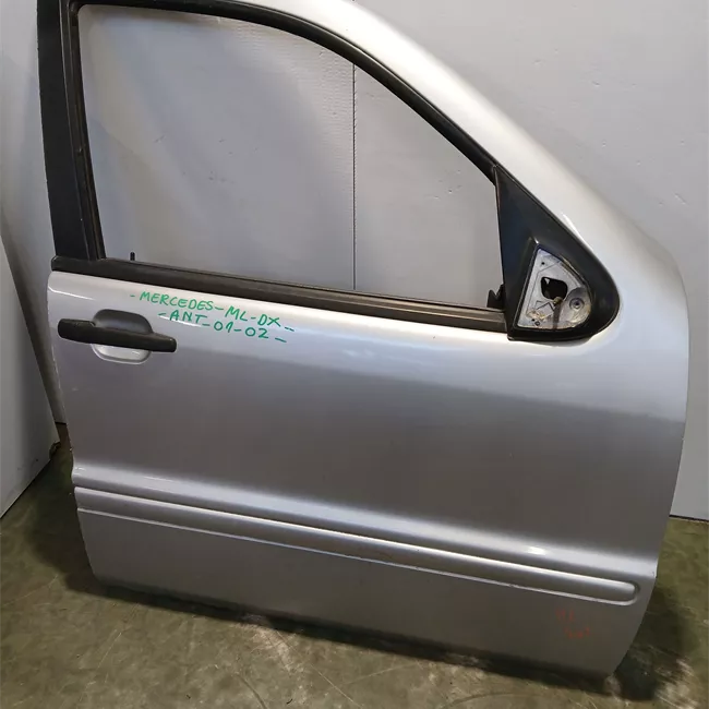 Porta anteriore destra