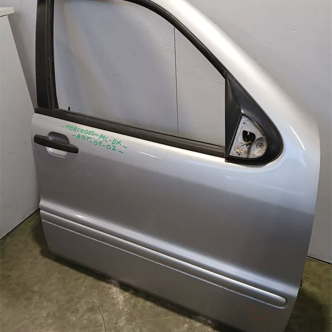 Porta anteriore destra