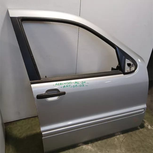 Porta anteriore destra