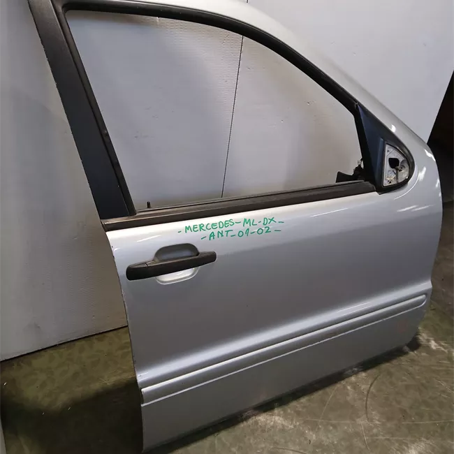 Porta anteriore destra