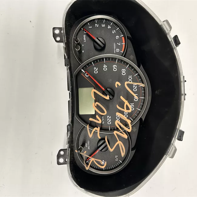 Quadro strumenti completo con cruise control