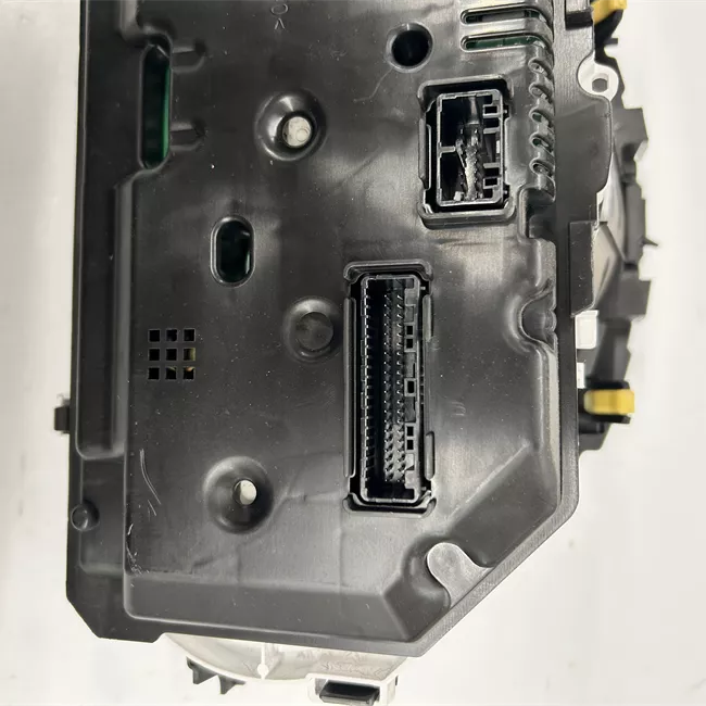 Quadro strumenti completo con cruise control