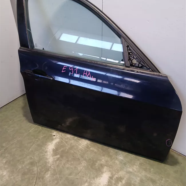 Porta anteriore destra