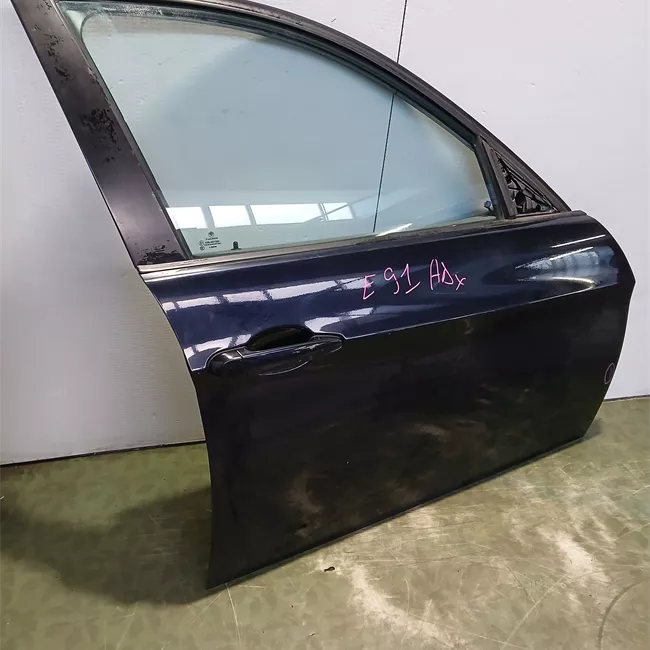 Porta anteriore destra