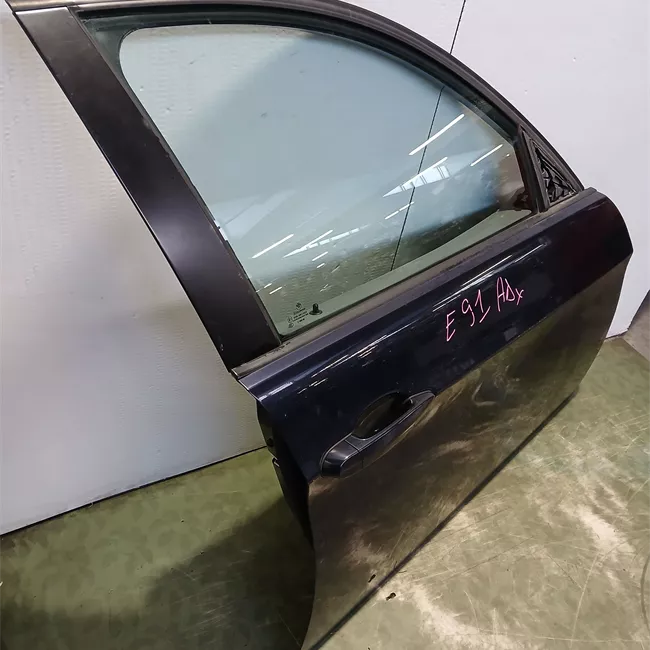 Porta anteriore destra